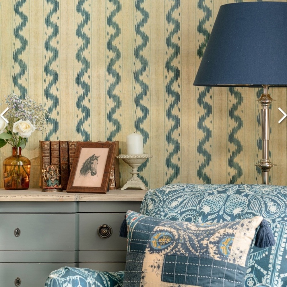 Anthropologie x Mind the gap Vintage Ikat indigo/Beige wallpaper